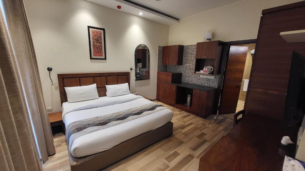 Superior Deluxe King Suite